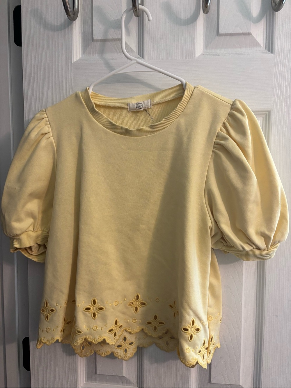 Scalloped Floral Cut Out Yellow Puff Sleeve Entro Top